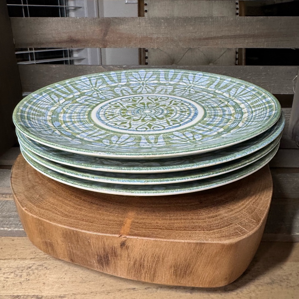 Collectible Vintage Plates (set of 4) Produced by Royal China - Picture 2 of 6